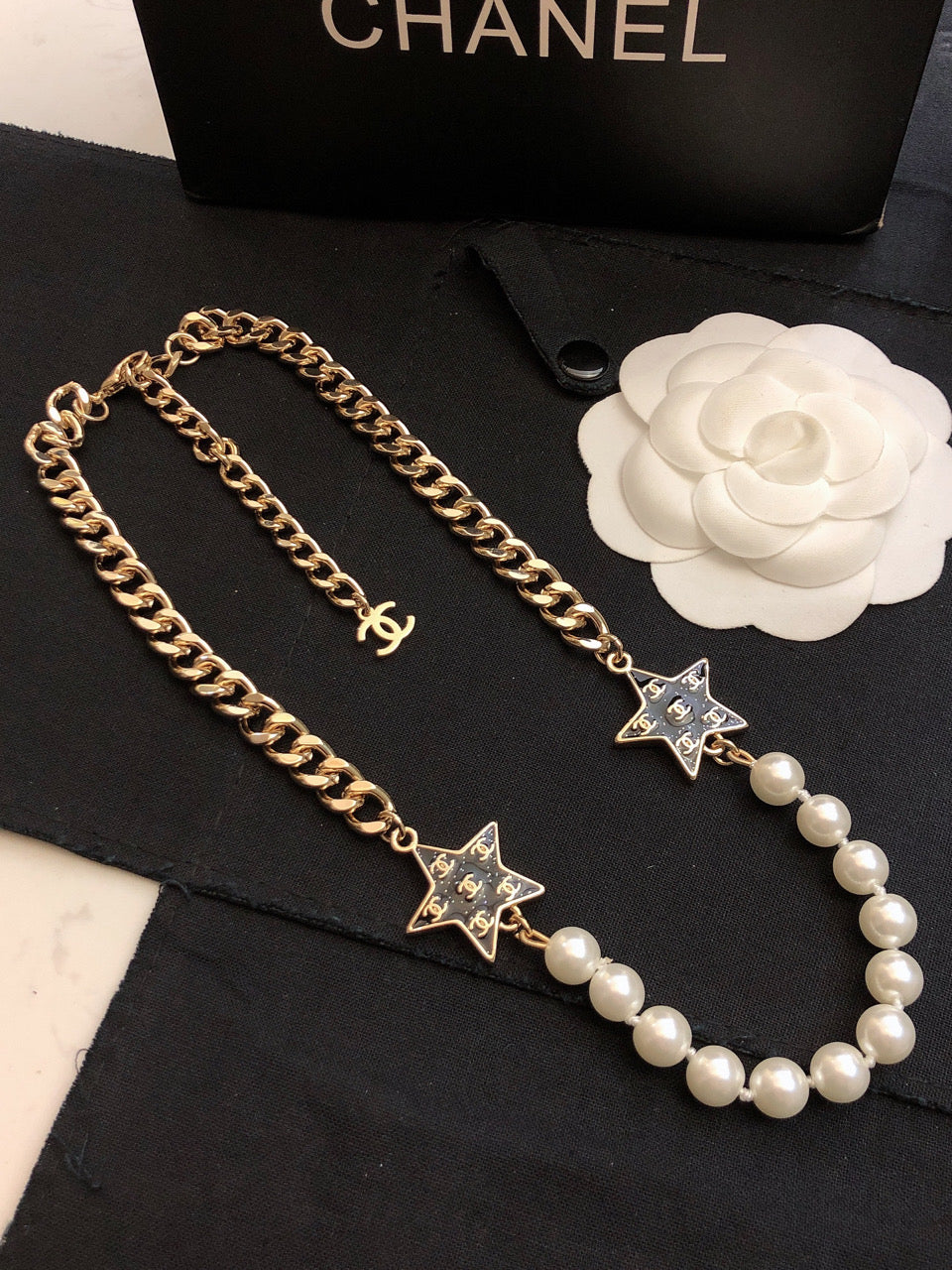 Chanel Star Pearls 18K Gold Necklace product image 5, provided for visual reference and product detail review