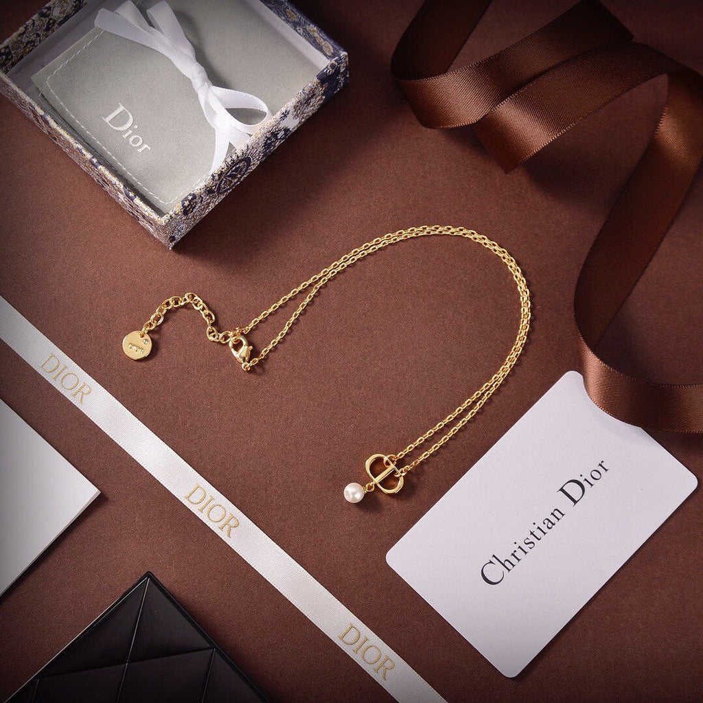Dior Petit Pearl 18K Gold Necklace product image 4, provided for visual reference and product detail review