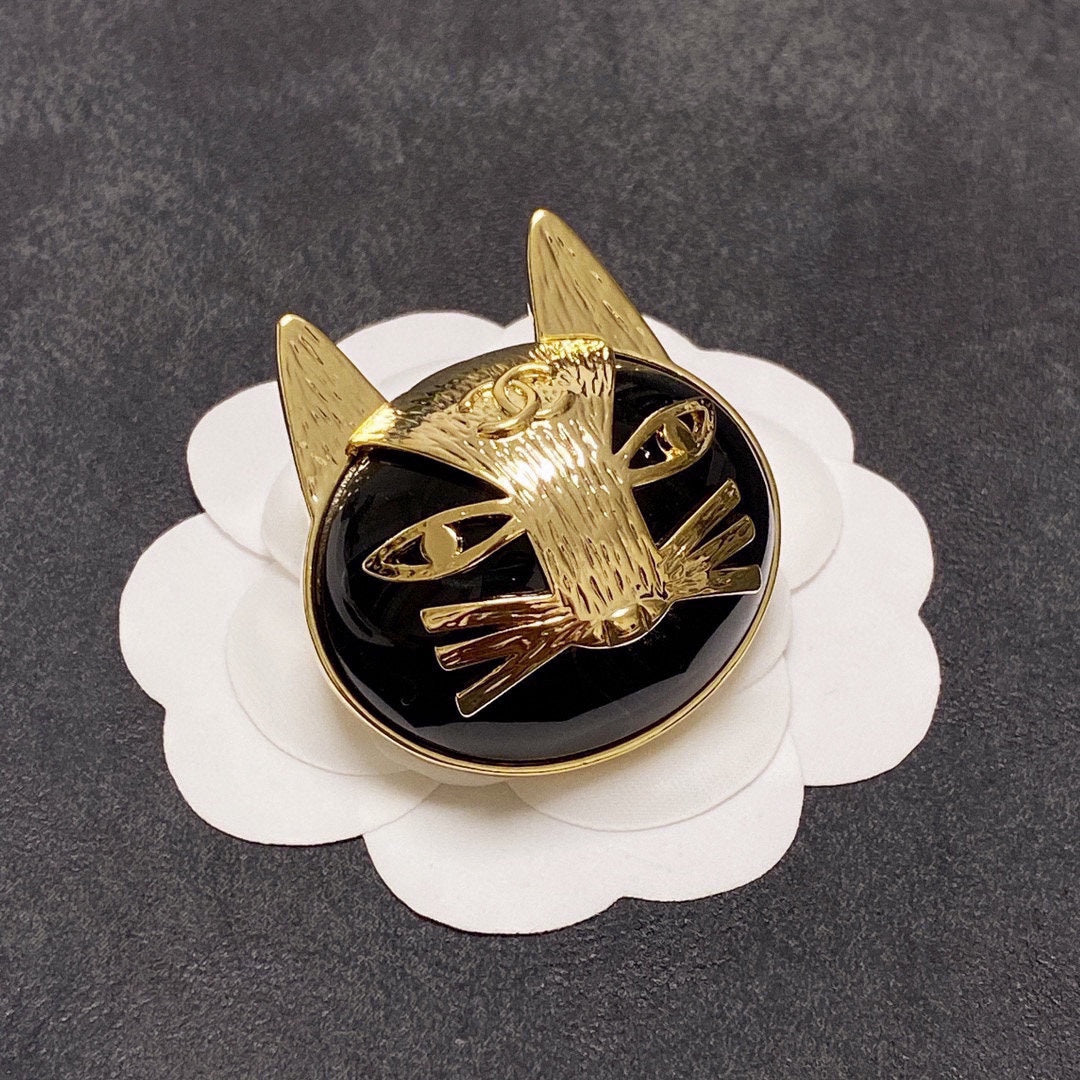 Chanel Cat 18K Gold Brooch product image 4, provided for visual reference and product detail review