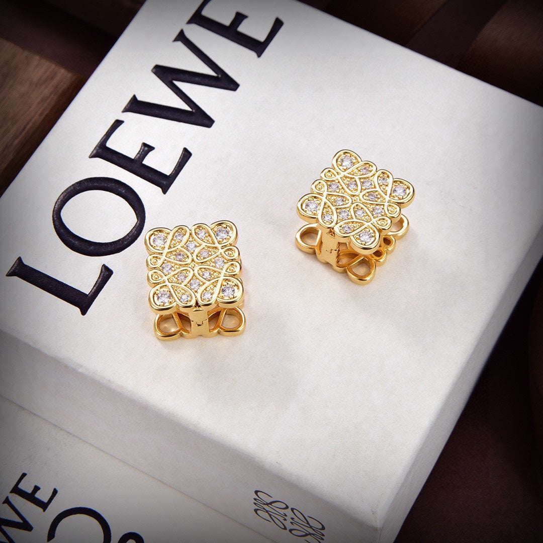 LOEWE Anagram Cube Diamonds 18K Gold Earrings product image 1, provided for visual reference and product detail review