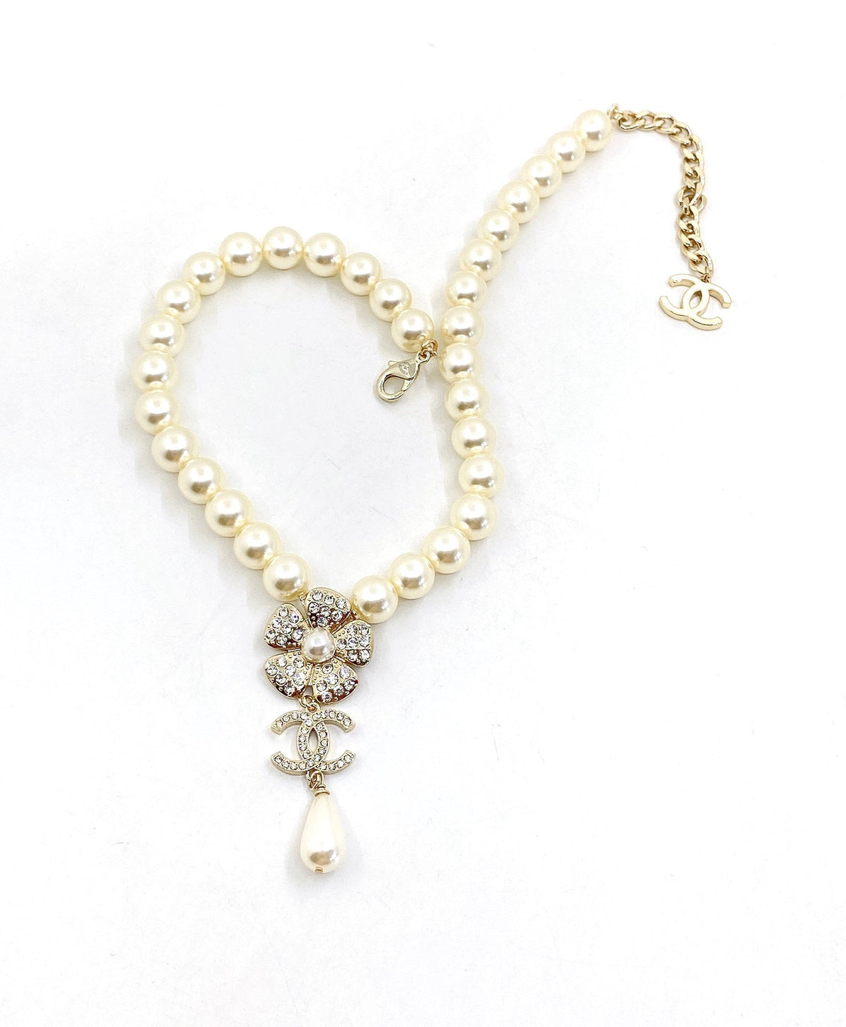 Chanel Pearls Chain Choker 18K Gold Necklace product image 4, provided for visual reference and product detail review