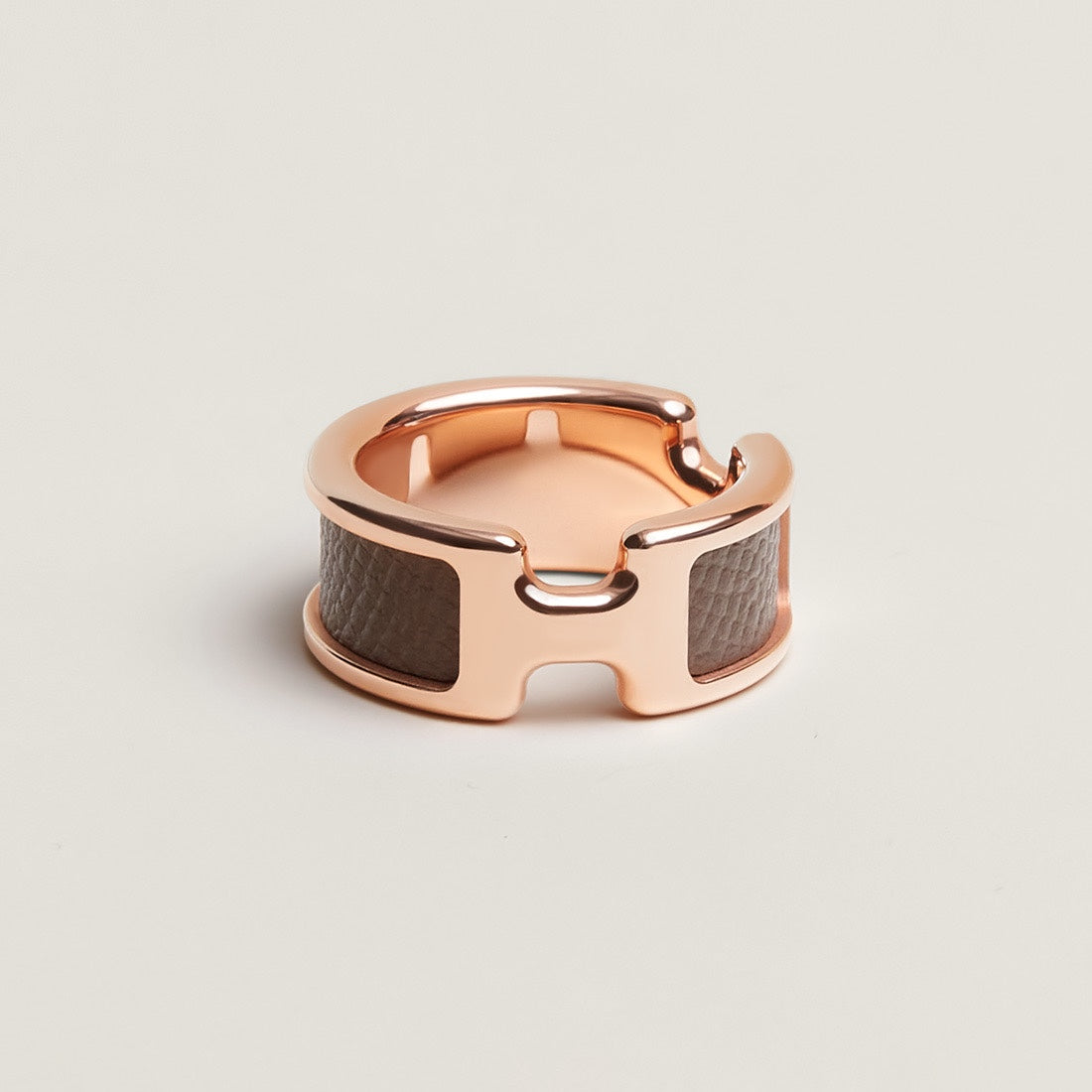 Hermes Olympe 18K Gold Ring product image 2, provided for visual reference and product detail review