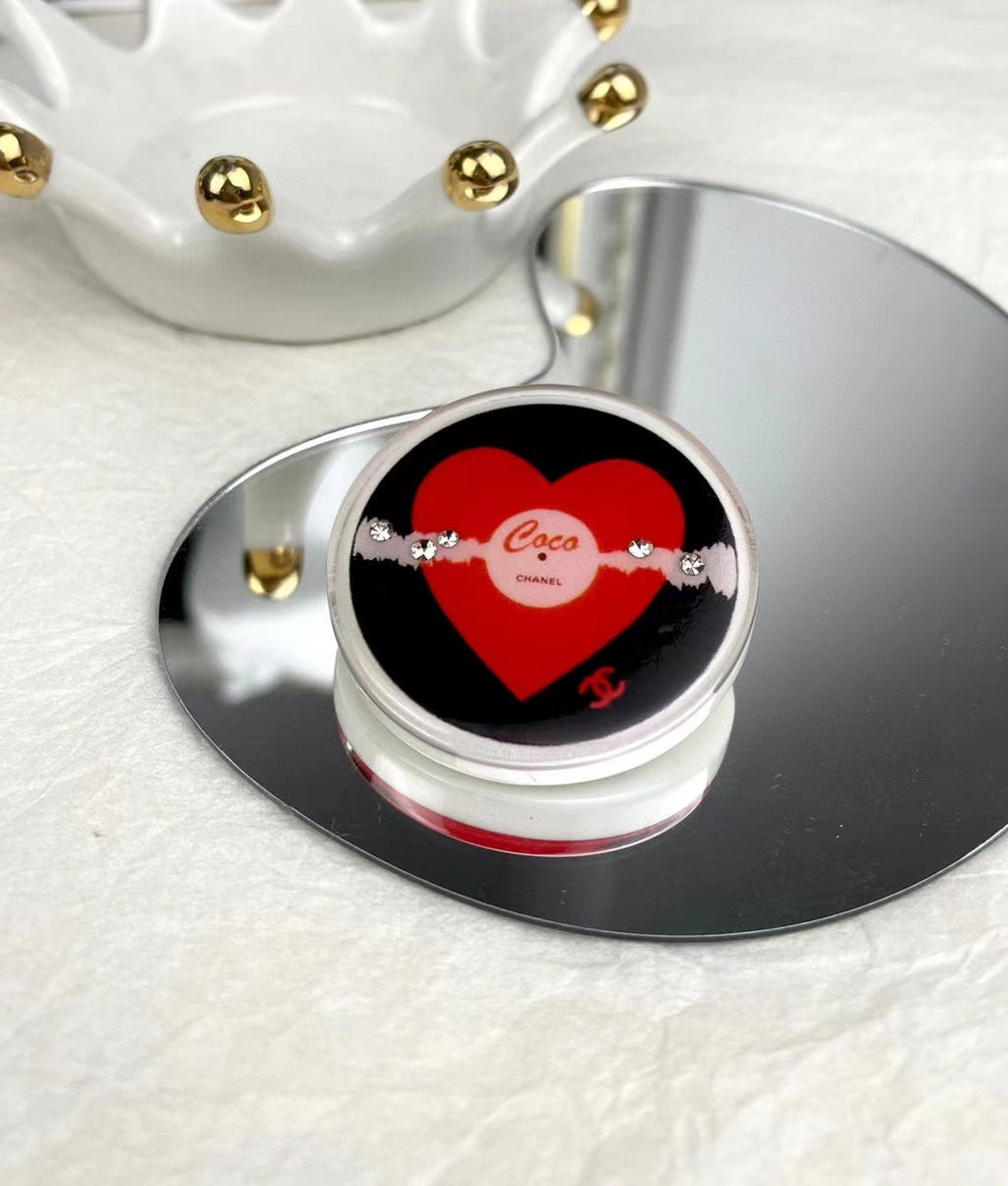 Chanel Red Heart Resin 18K Gold Brooch product image 4, provided for visual reference and product detail review