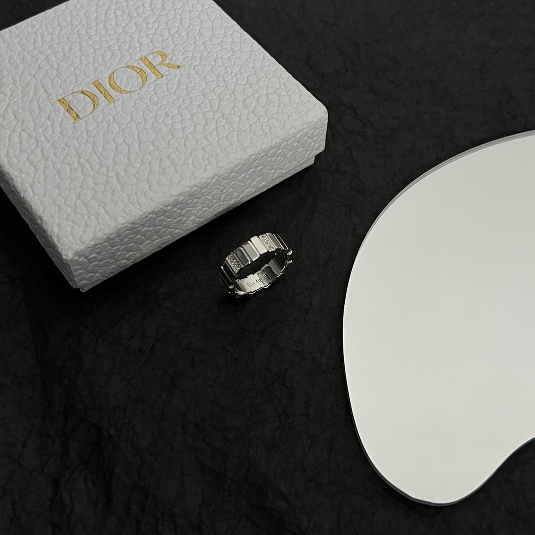 Dior Gem Diamond 18K Gold Ring product image 10, provided for visual reference and product detail review