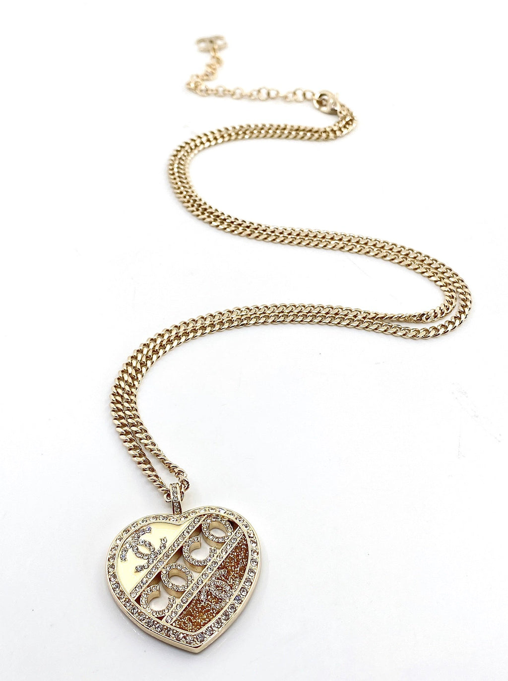 Chanel Heart Diamond Chain 18K Gold Necklace product image 4, provided for visual reference and product detail review
