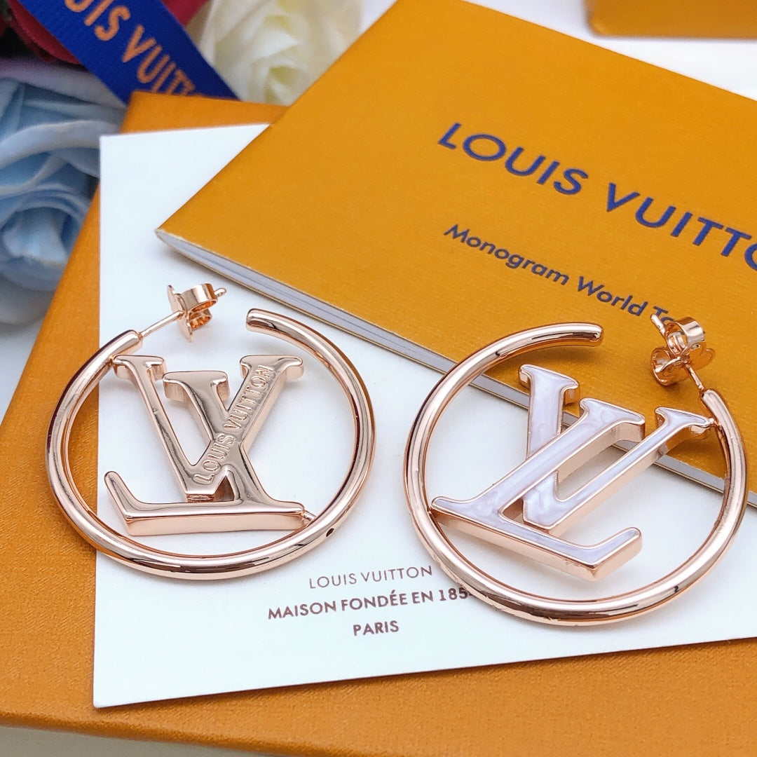 Louis Vuitton Louise Hoop Pearls 18K Gold Earrings product image 1, provided for visual reference and product detail review