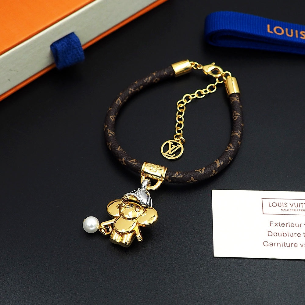 Louis Vuitton Vivienne Pearls 18K Gold Bracelet product image 4, provided for visual reference and product detail review