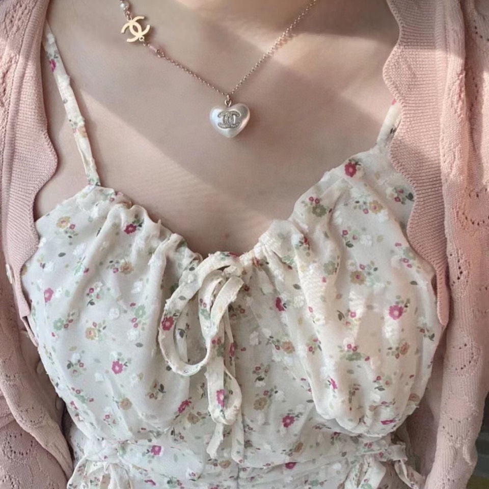 Chanel Pearl Heart Pink 18K Gold Necklace product image 4, provided for visual reference and product detail review