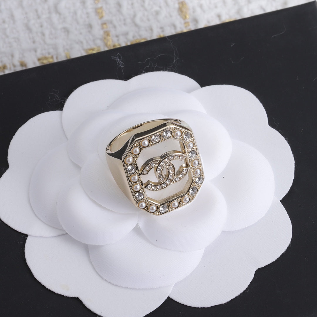 Chanel Diamonds 18K Gold Ring product image 3, provided for visual reference and product detail review