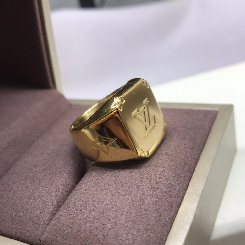 Louis Vuitton Monogram Signet 18K Gold Ring product image 1, provided for visual reference and product detail review