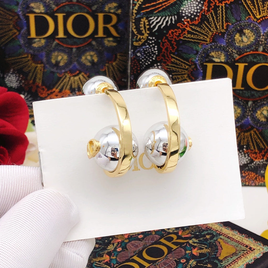 Dior Tribales 18K Gold Earrings product image 3, provided for visual reference and product detail review