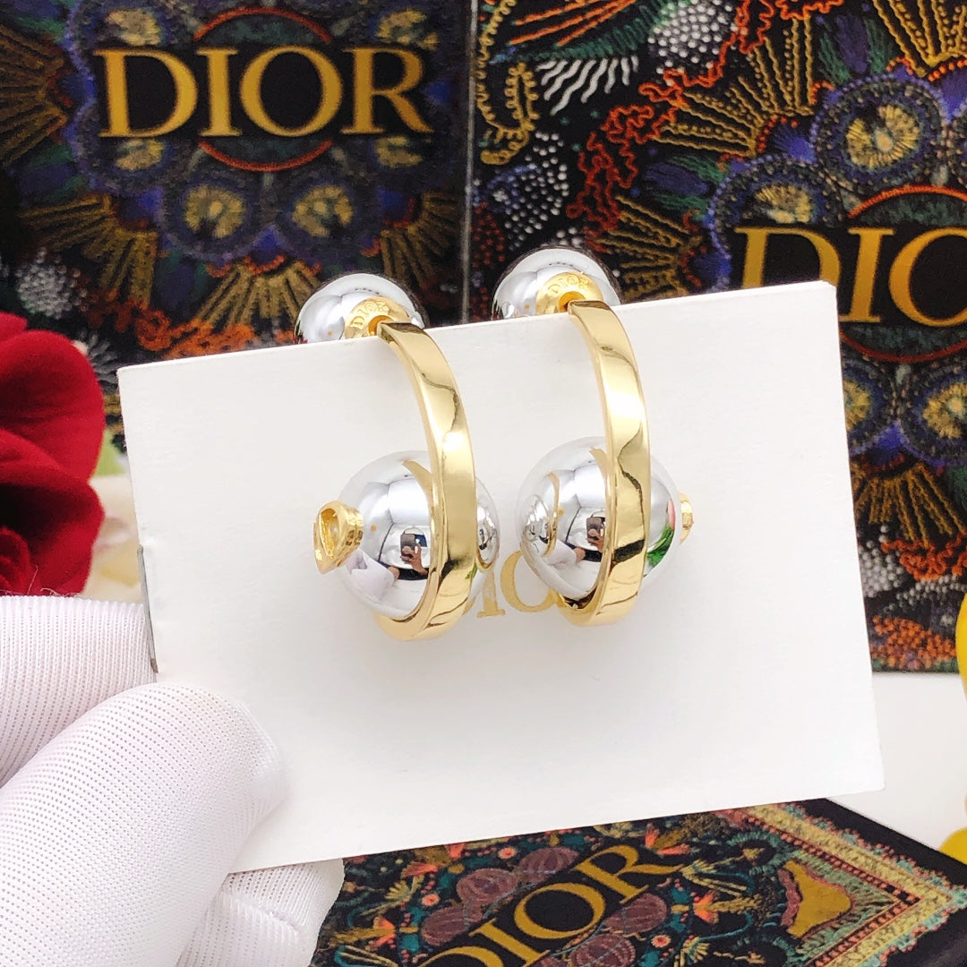 Dior Tribales 18K Gold Earrings product image 3, provided for visual reference and product detail review