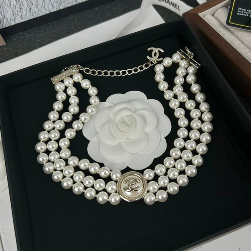 Chanel Choker Pearl Chain 18K Gold Necklace product image 1, provided for visual reference and product detail review