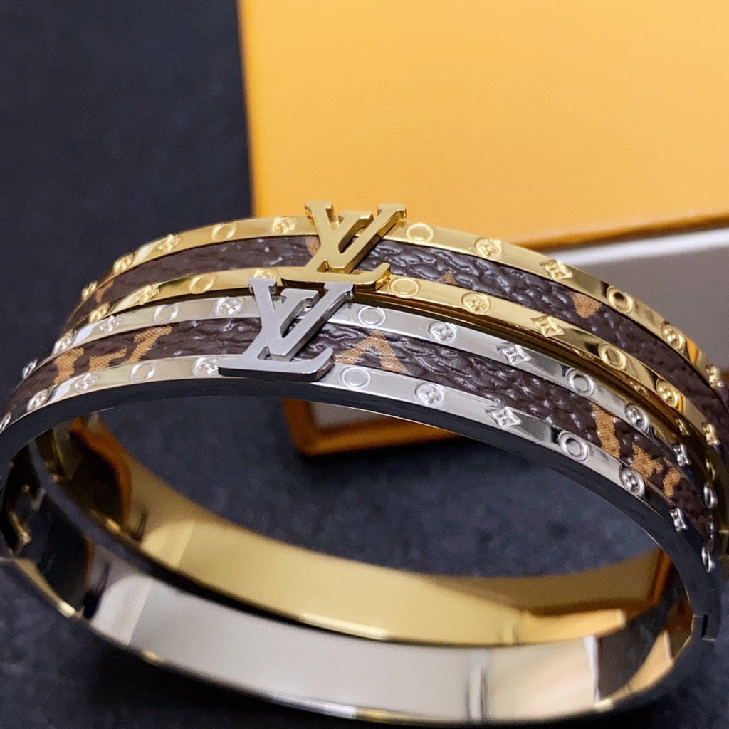 Louis Vuitton Leather Vintage 18K Gold Bracelet product image 5, provided for visual reference and product detail review
