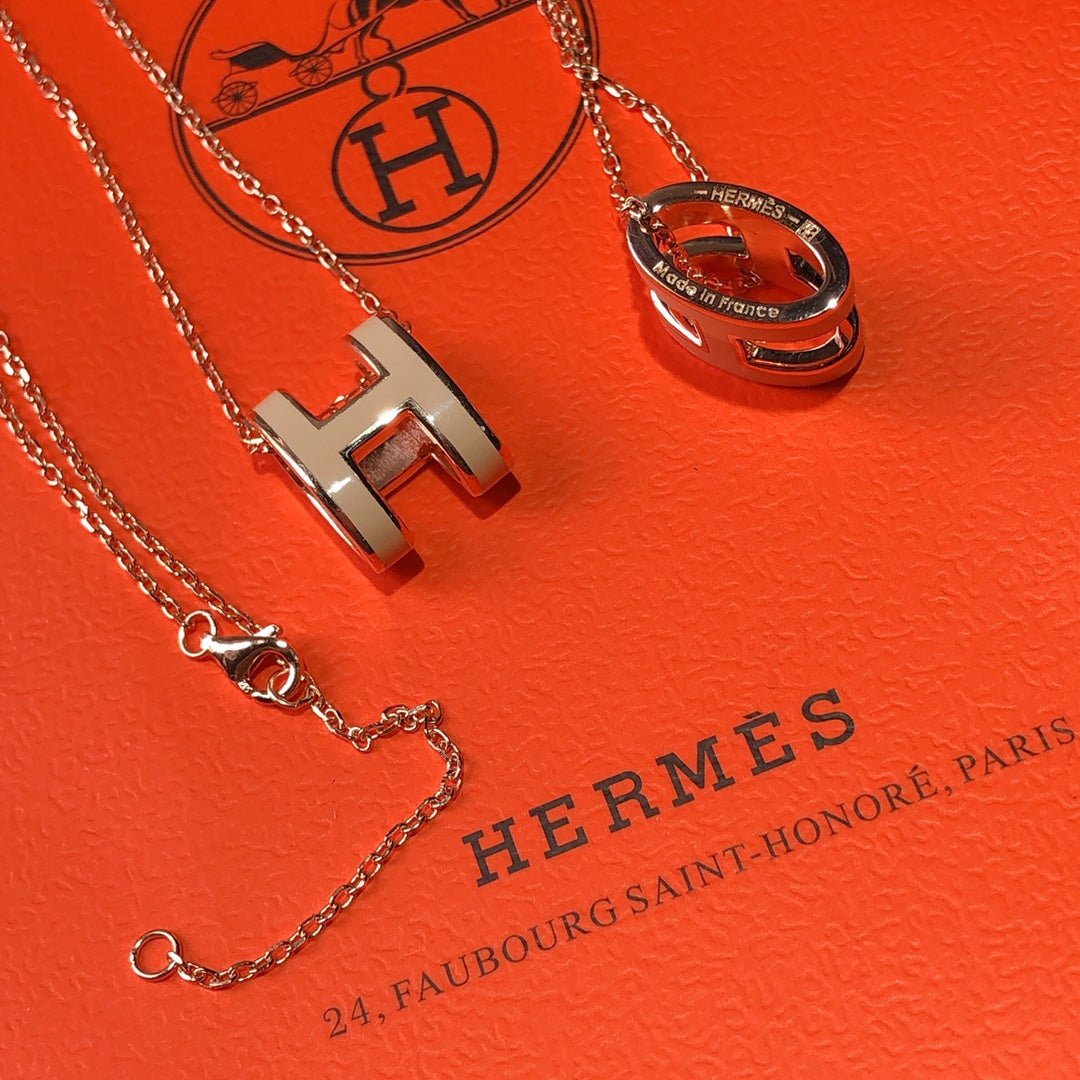 Hermes Mini Pop Grey 18K Gold Necklace product image 13, provided for visual reference and product detail review