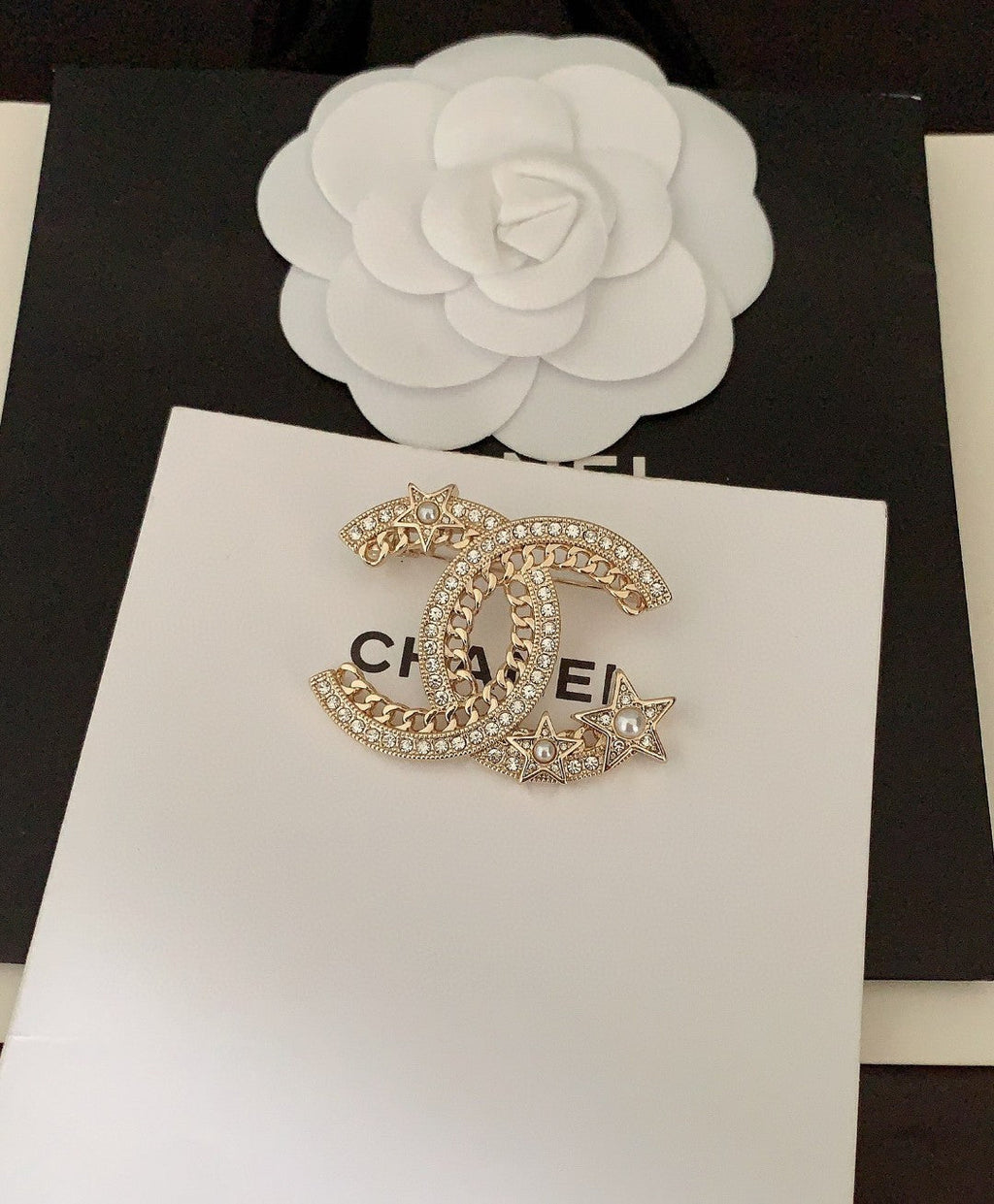 Chanel Star Crystal 18K Gold Brooch product image 3, provided for visual reference and product detail review