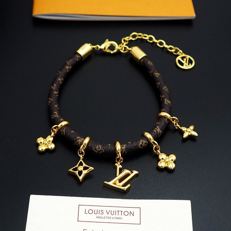 Louis Vuitton Blooming 18K Gold Bracelet product image 2, provided for visual reference and product detail review
