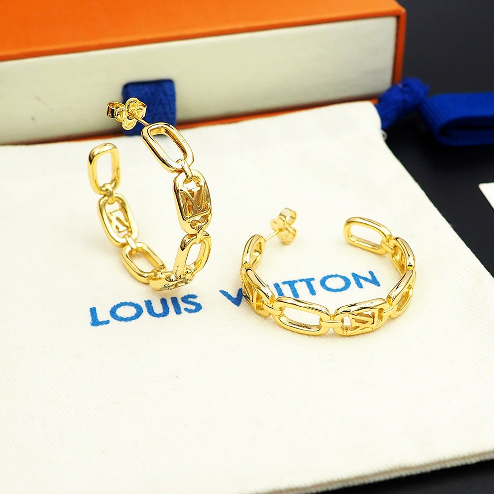 Louis Vuitton My Chain 18K Gold Earrings product image 8, provided for visual reference and product detail review