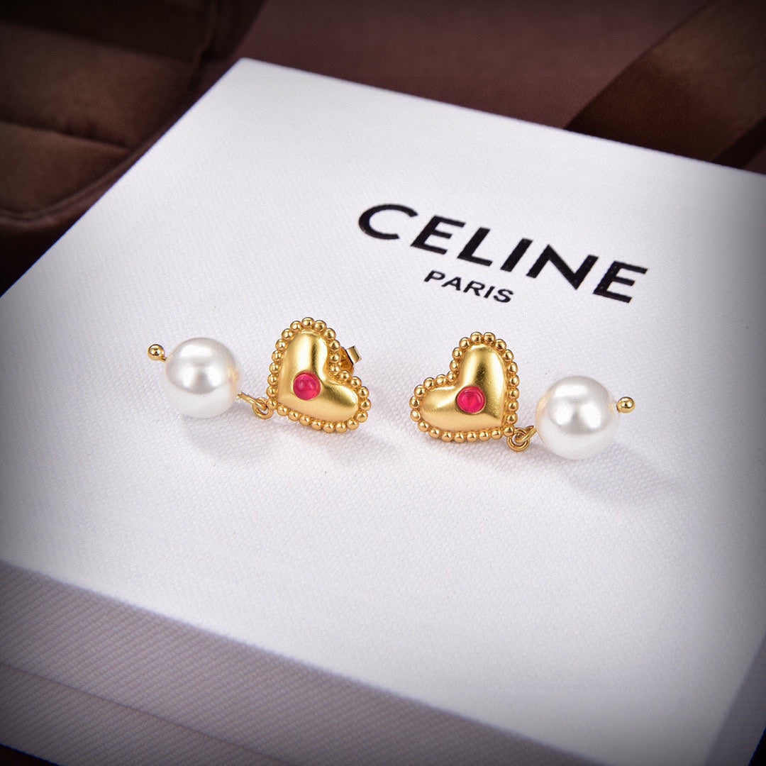 Celine Heart Pearls 18K Gold Earrings product image 4, provided for visual reference and product detail review