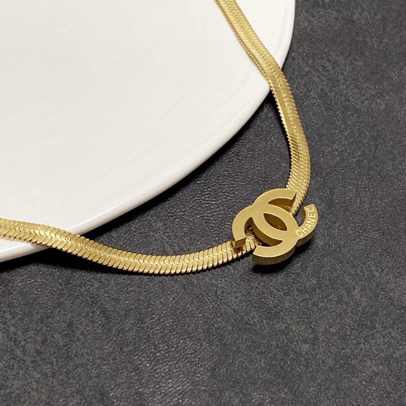Chanel Gold Choker 18K Gold Necklace product image 5, provided for visual reference and product detail review