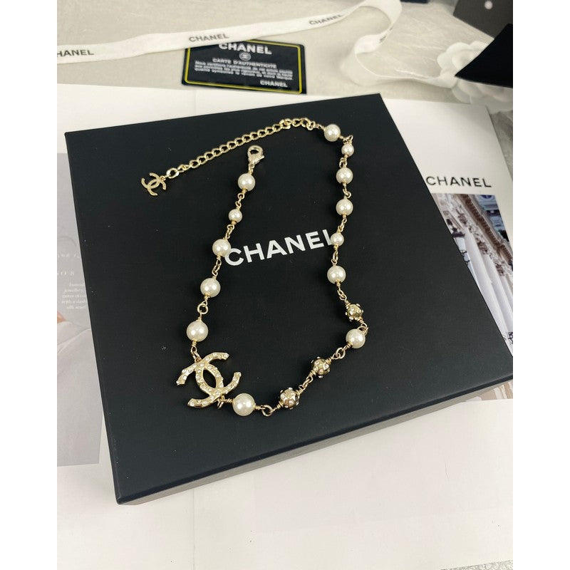 Chanel White Pearls 18K Gold Necklace product image 5, provided for visual reference and product detail review