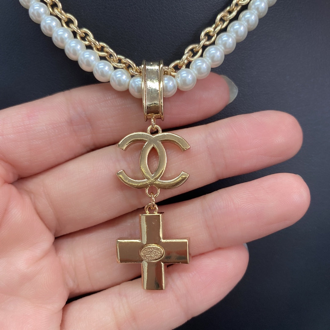 Chanel Cross Diamond Pearl Chain 18K Gold Necklace product image 2, provided for visual reference and product detail review