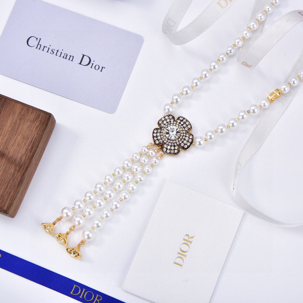Dior Jardin Enchante 18K Gold Necklace product image 5, provided for visual reference and product detail review