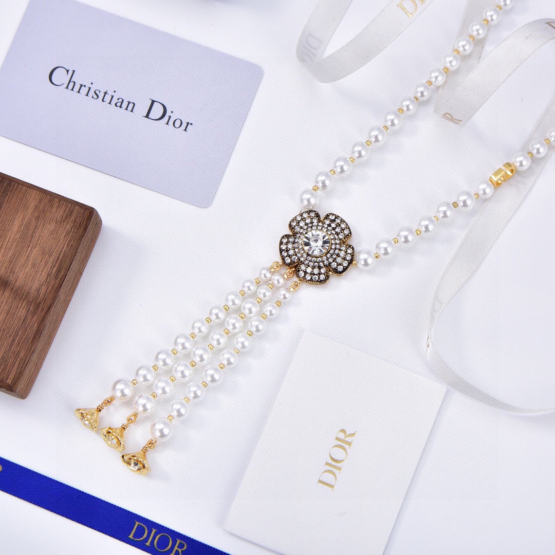 Dior Jardin Enchante 18K Gold Necklace product image 5, provided for visual reference and product detail review