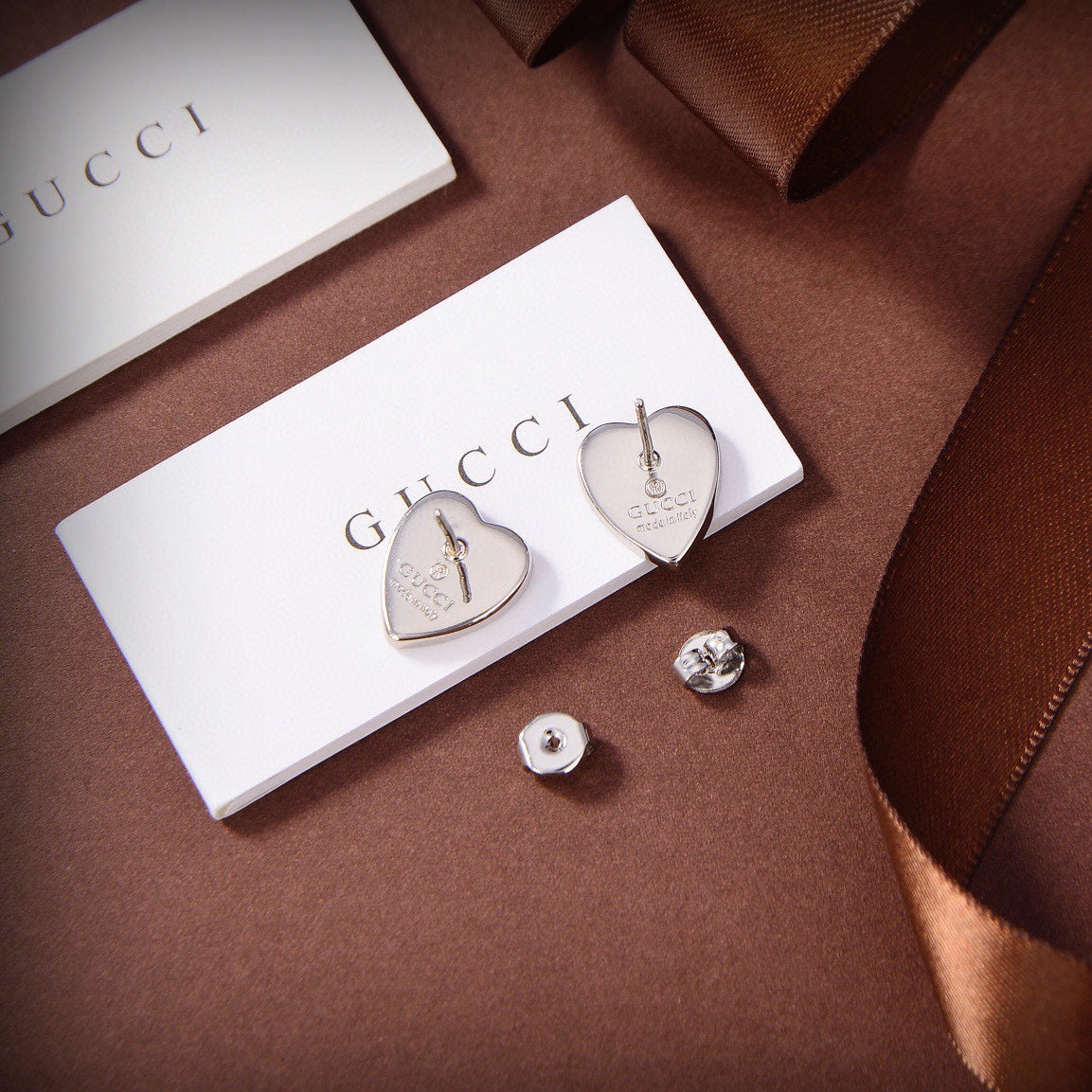 Gucci Double Heart 18K Gold Earrings product image 6, provided for visual reference and product detail review