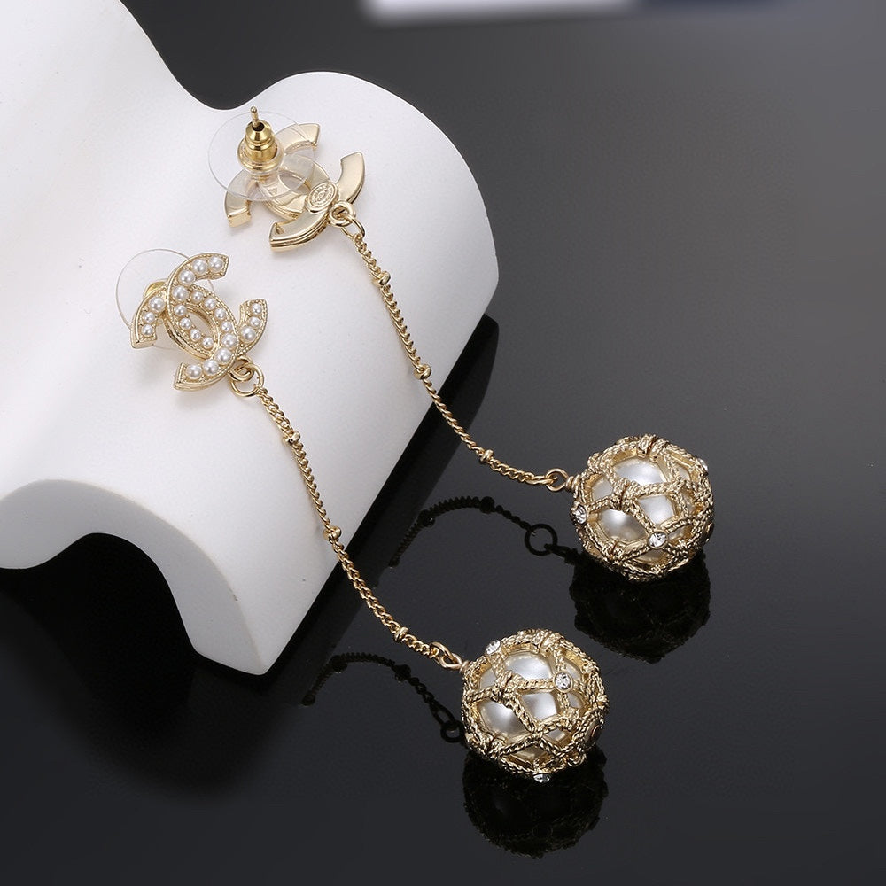 Chanel Pearl Long 18K Gold Earrings product image 5, provided for visual reference and product detail review
