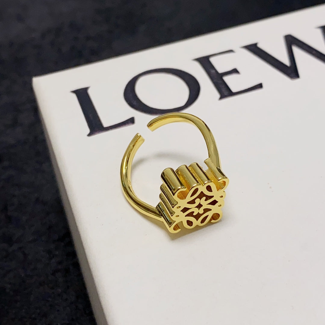 LOEWE Anagram Single Anagram 18K Gold Ring product image 8, provided for visual reference and product detail review