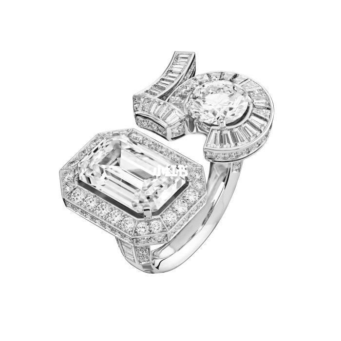 Chanel No.5 Diamonds 18K Gold Ring product image 1, provided for visual reference and product detail review
