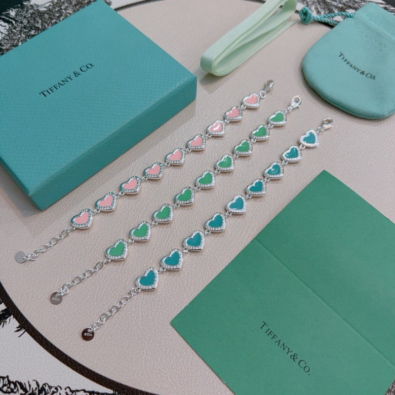 Tiffany Return to Pink Heart Tag 18K Gold Bracelet product image 5, provided for visual reference and product detail review