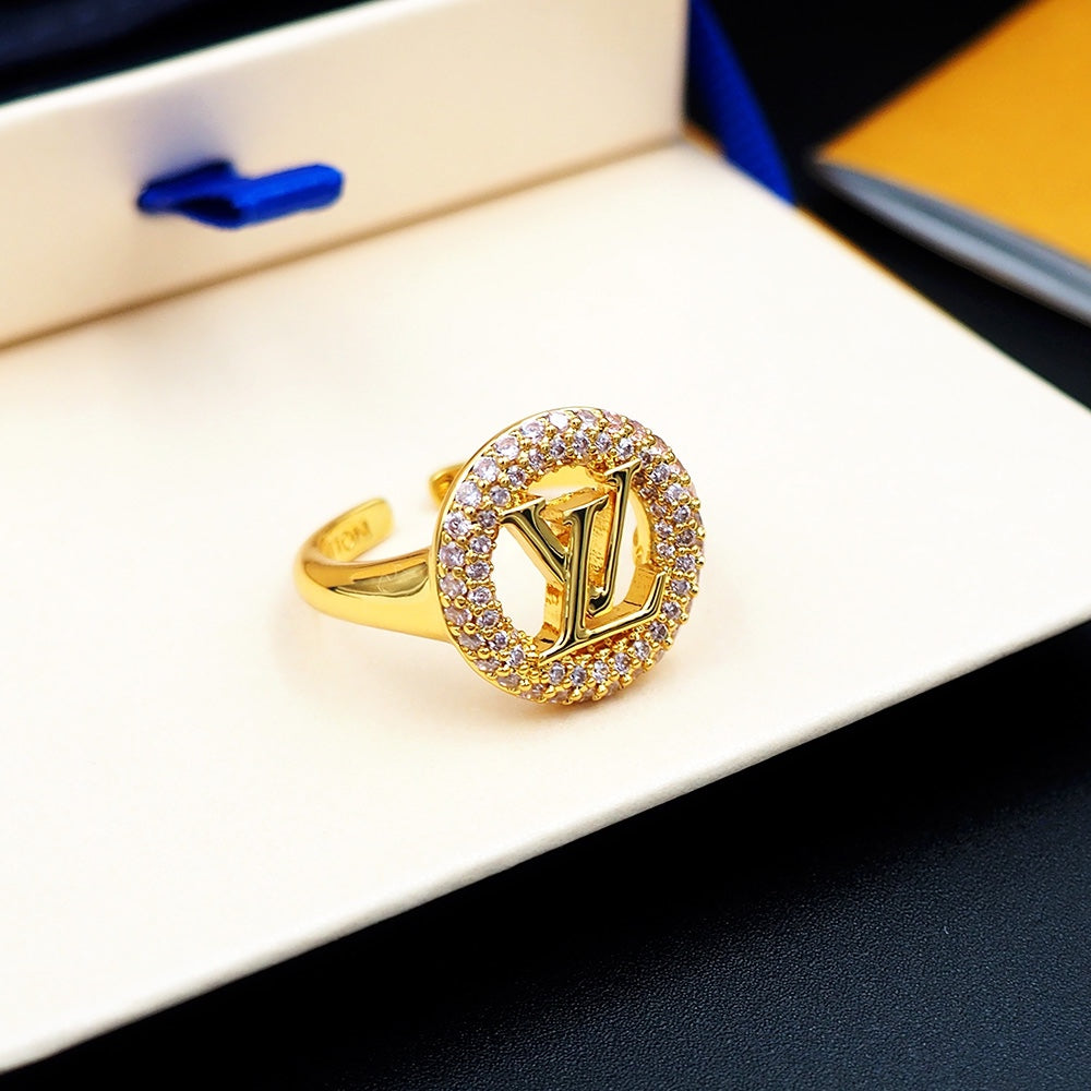 Louis Vuitton Louise Tresor 18K Gold Ring product image 8, provided for visual reference and product detail review