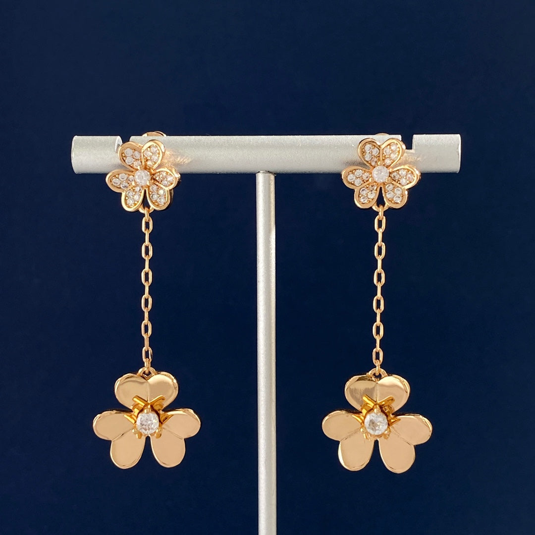 Frivole Pendant 18K Gold Earrings product image 4, provided for visual reference and product detail review