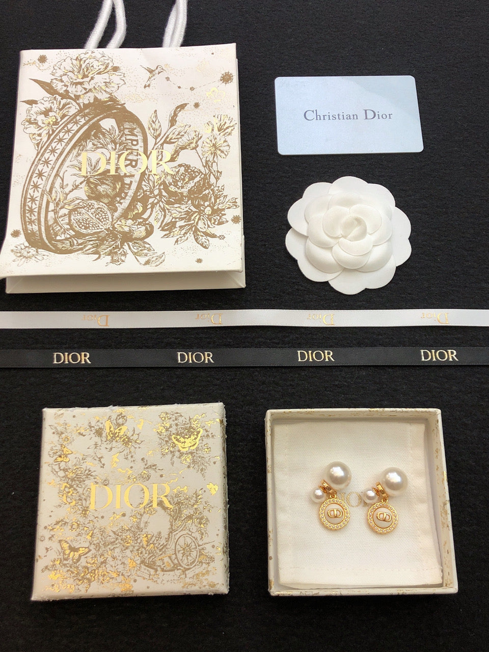 Dior Pearls 18K Gold Earrings product image 5, provided for visual reference and product detail review