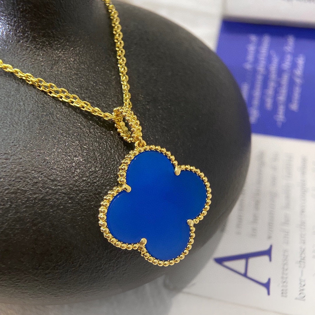 Magic Alhambra Agate Clover 18K Gold Necklace product image 5, provided for visual reference and product detail review