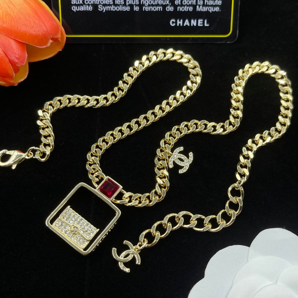 Chanel Bag Pendant Chain 18K Gold Necklace product image 4, provided for visual reference and product detail review