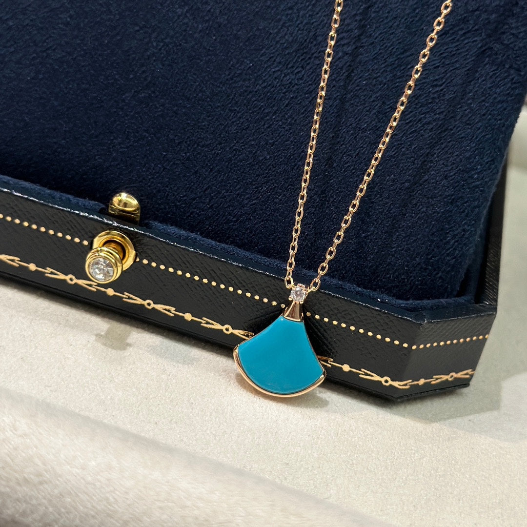 Bvlgari BVLGARI Dream Turquoise Pendant 18K Gold Necklace product image 8, provided for visual reference and product detail