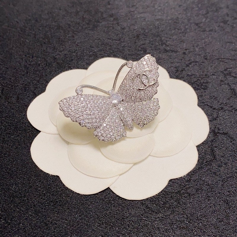 Chanel Full Diamond Butterfly 18K Gold Brooch product image 1, provided for visual reference and product detail review
