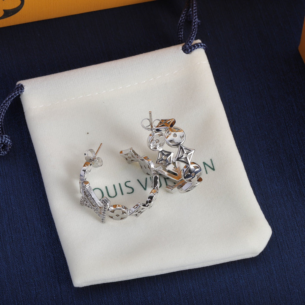 Louis Vuitton Script Diamonds 18K Gold Earrings product image 2, provided for visual reference and product detail review