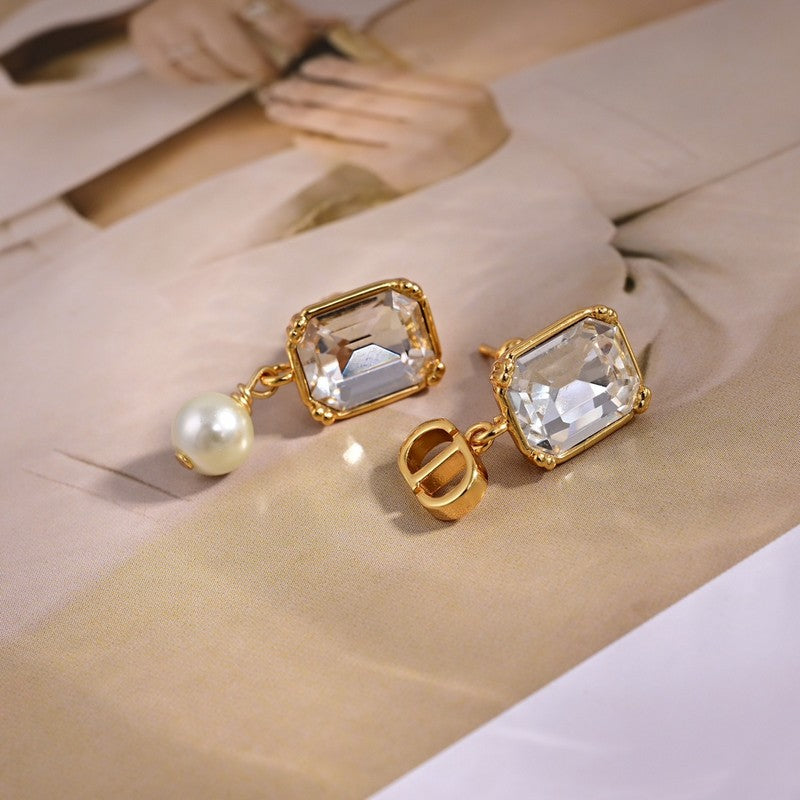 Dior Tribales Pearl Crystal 18K Gold Earrings product image 4, provided for visual reference and product detail review