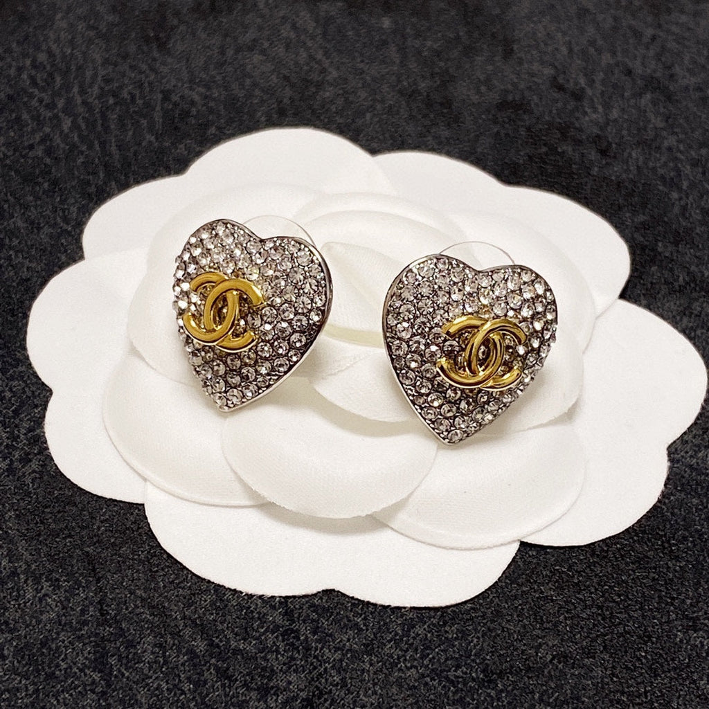 Chanel Heart Diamonds 18K Gold Earrings product image 1, provided for visual reference and product detail review