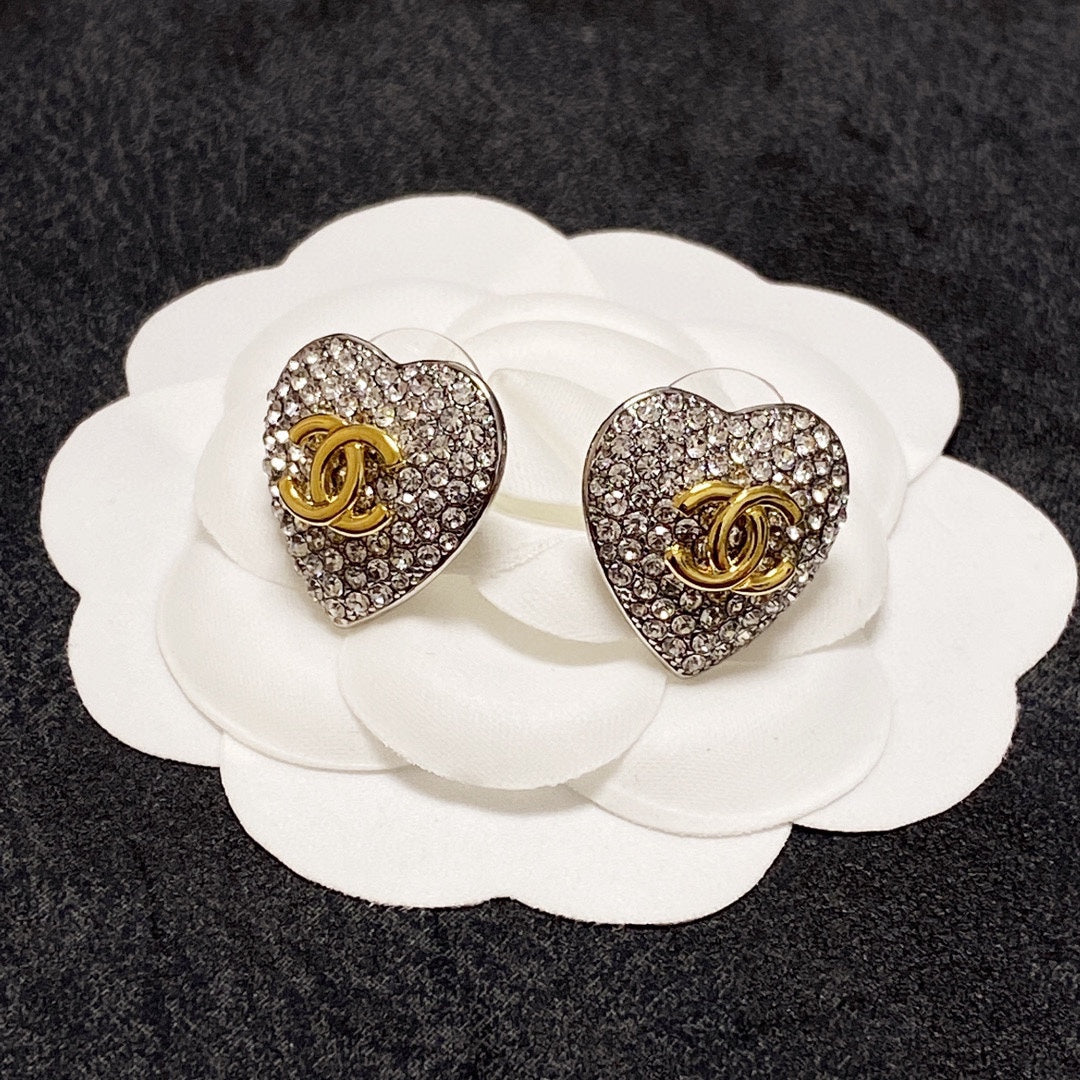 Chanel Heart Diamonds 18K Gold Earrings product image 1, provided for visual reference and product detail review