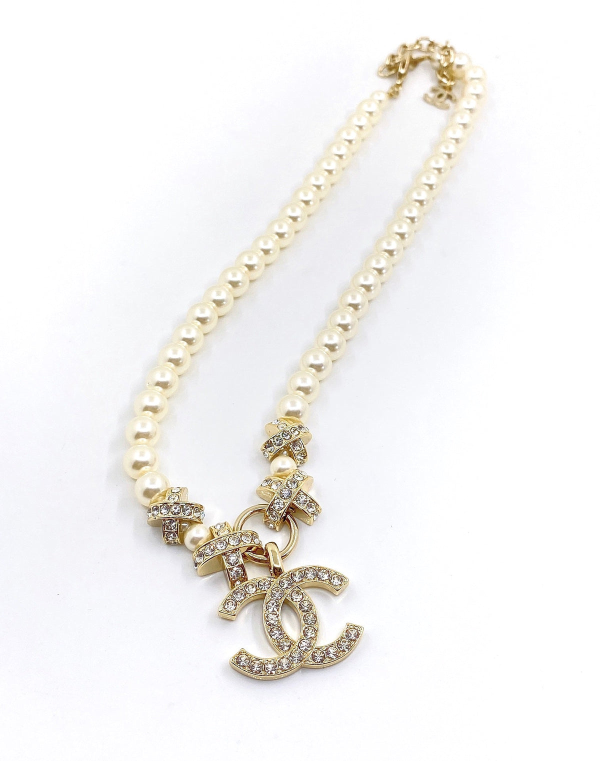 Chanel Pearls Chain 18K Gold Necklace product image 4, provided for visual reference and product detail review