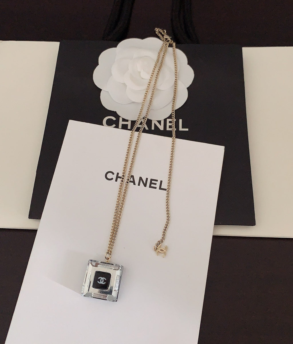Chanel Crystals 18K Gold Necklace product image 5, provided for visual reference and product detail review