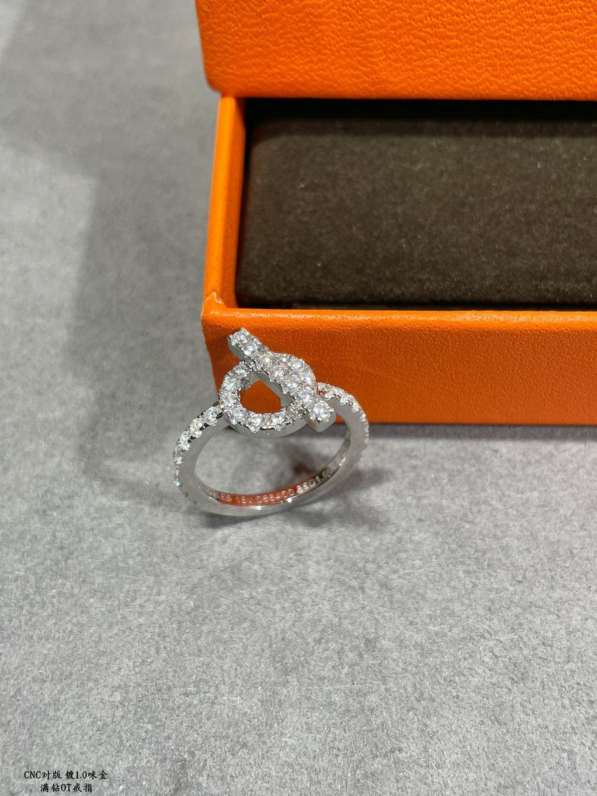 Hermes Finesse Diamond 18K White Gold Ring product image 8, provided for visual reference and product detail review