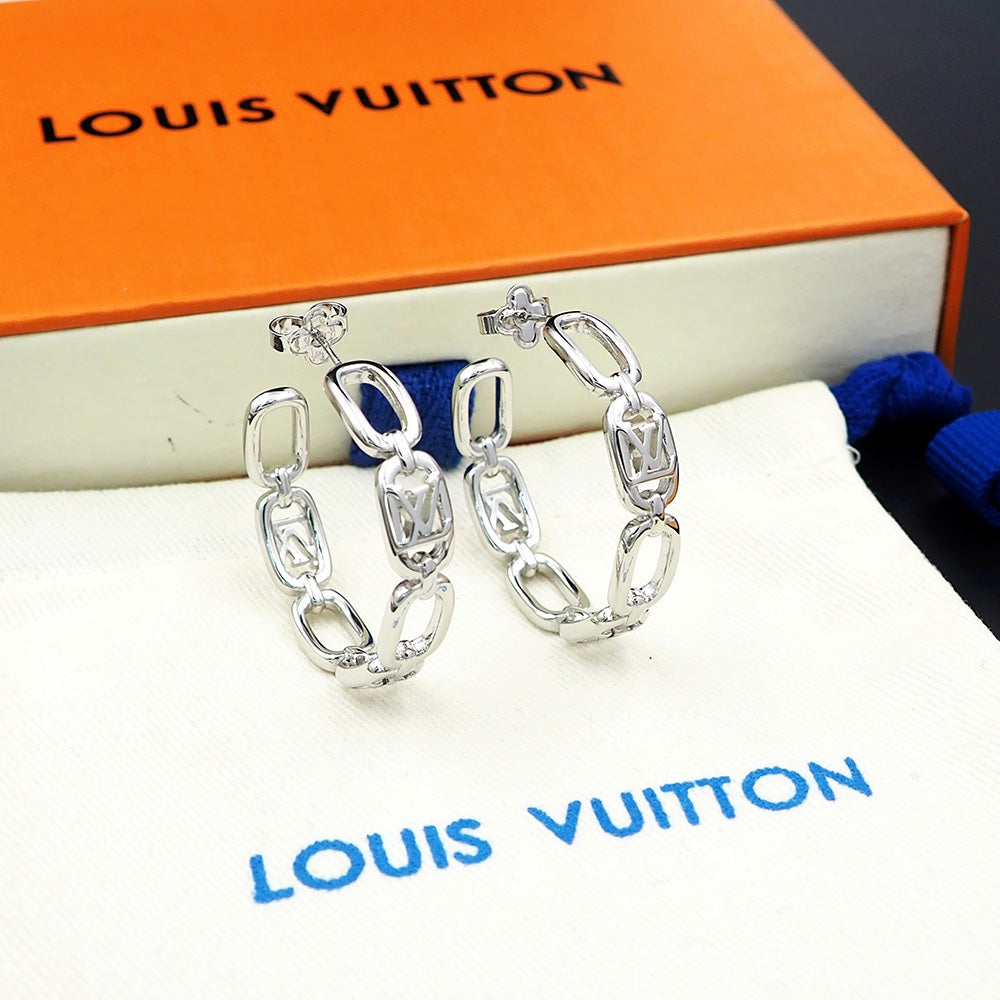 Louis Vuitton My Chain 18K Gold Earrings product image 9, provided for visual reference and product detail review