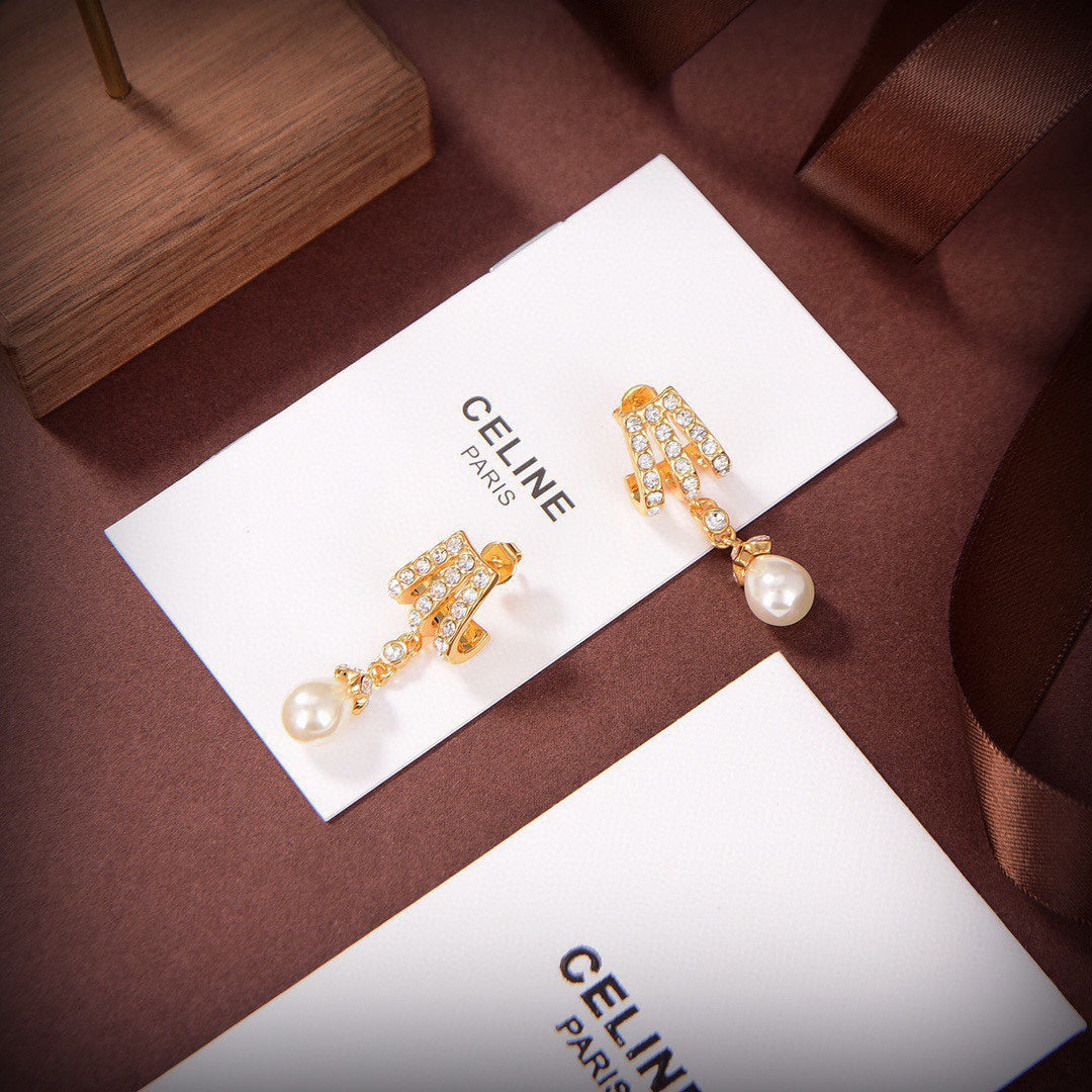 Celine Vintage Pearls 18K Gold Earrings product image 4, provided for visual reference and product detail review