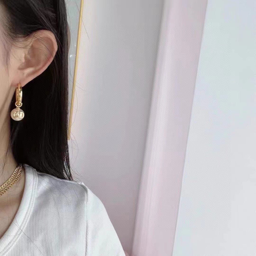 Valentino Pearl 18K Gold Earrings product image 2, provided for visual reference and product detail review